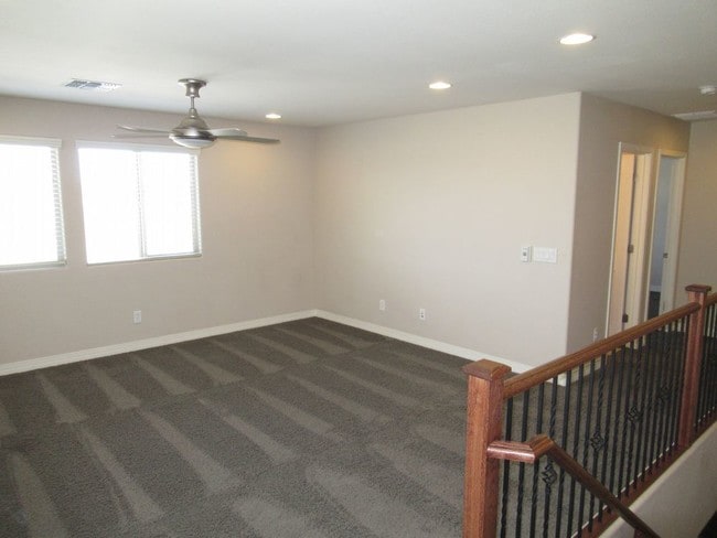 Building Photo - MOVE IN SPECIAL