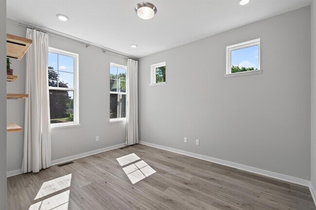 Building Photo - 1546 Timberwood Ln