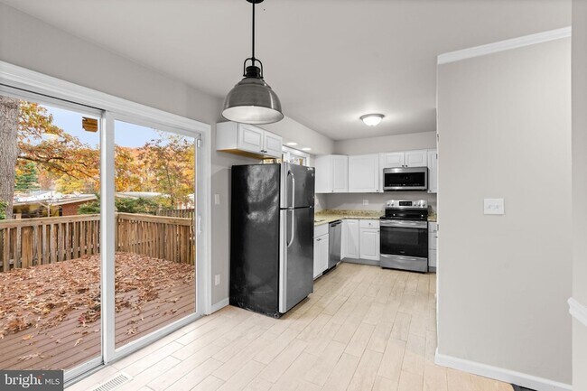 Building Photo - 314 Woodleaf Ct