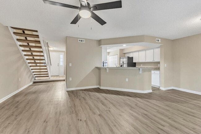 Building Photo - 2430 Condor Ct