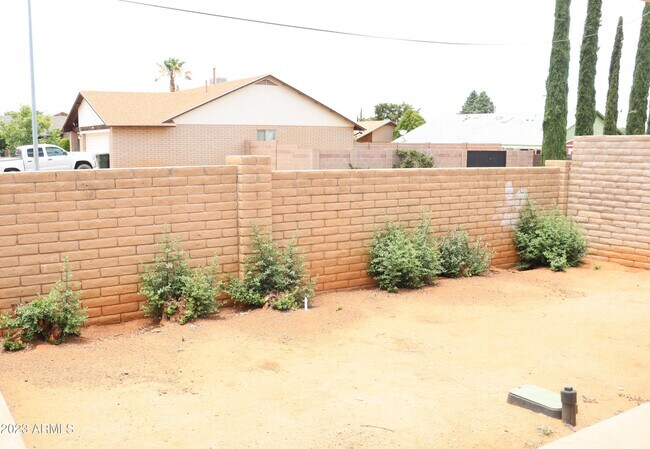 Building Photo - 1052 Chaparral Cir
