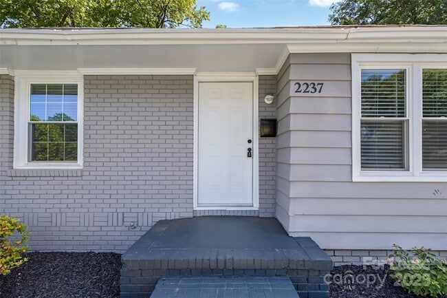 Building Photo - 2237 Ashley Rd