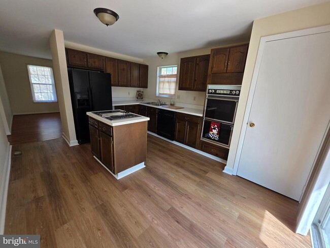 Building Photo - 6013 Harvester Ct