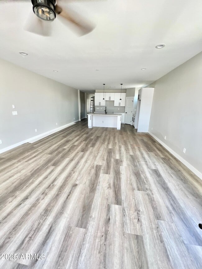 Building Photo - 2537 E Southgate Ave