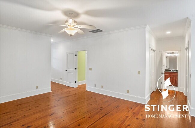 Building Photo - 14 Hayek St