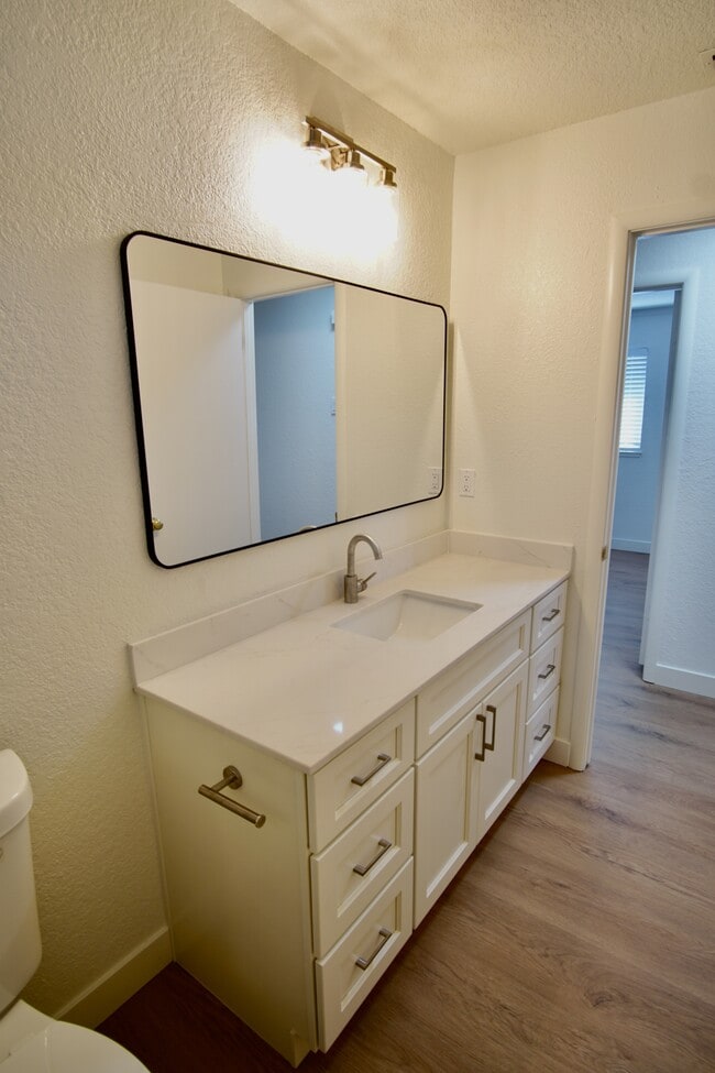 Building Photo - 4400 Sunrise Ct