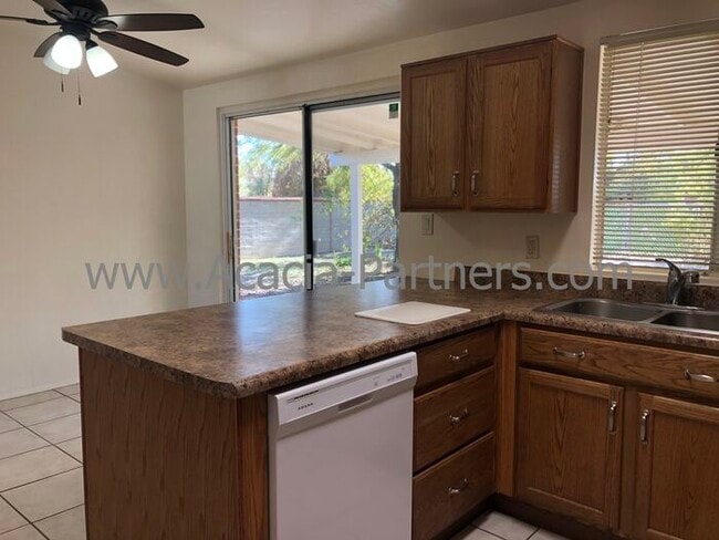 Building Photo - Spacious Eastside Property w/ Fenced Yard