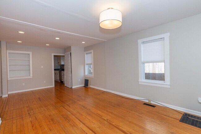Building Photo - 2 Bed, 1 Bath Rancher in Charles Town, WV