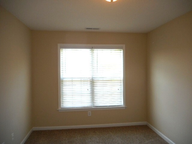 Building Photo - 204 Falcon Rd