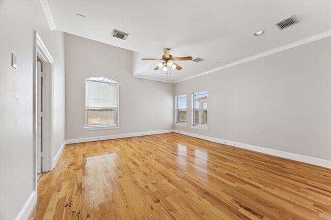 Building Photo - 3808 Glen Arbor Dr