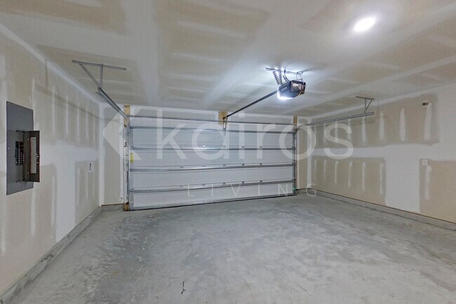 Building Photo - 102 Inez Ave