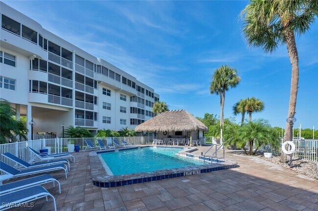Building Photo - 12945 Vanderbilt Dr