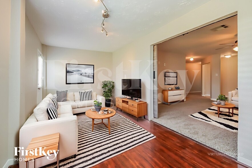 Building Photo - 9518 Peridot Green Dr