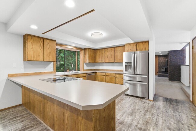 Building Photo - Spacious Bainbridge Island Home