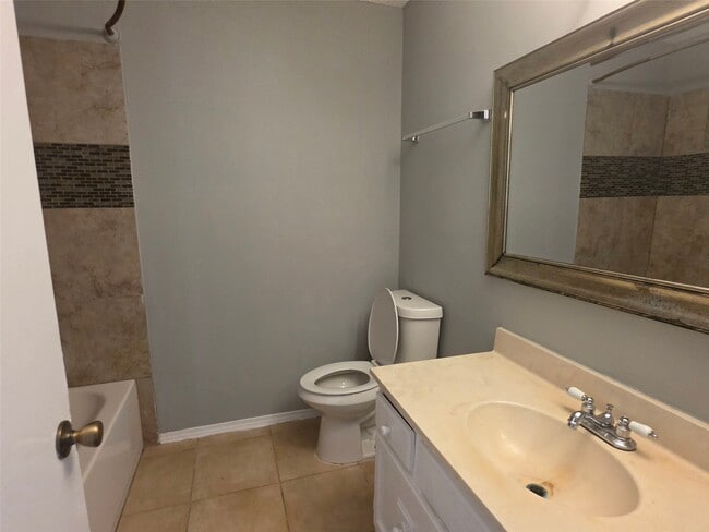 Building Photo - 10526 Chapel Hill Dr