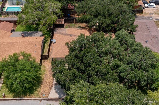 Building Photo - 1412 Falcon Ave