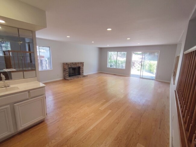 Building Photo - 1144 Trowbridge Way