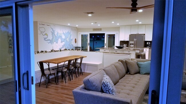 Building Photo - 2055 Island View