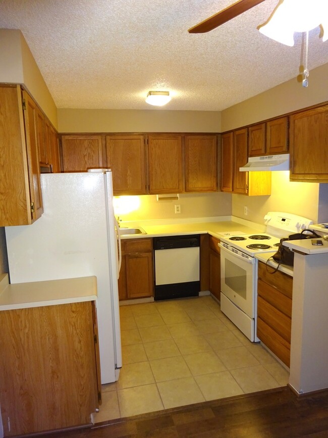 Building Photo - Charming 1 Bedroom 1 Bath First Floor Cond...