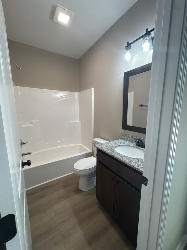 Building Photo - 513 Westend Cir