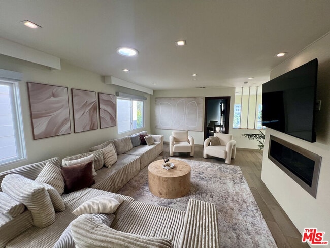 Building Photo - 3943 Fredonia Dr