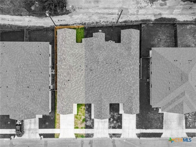 Building Photo - 410 W Avenue C
