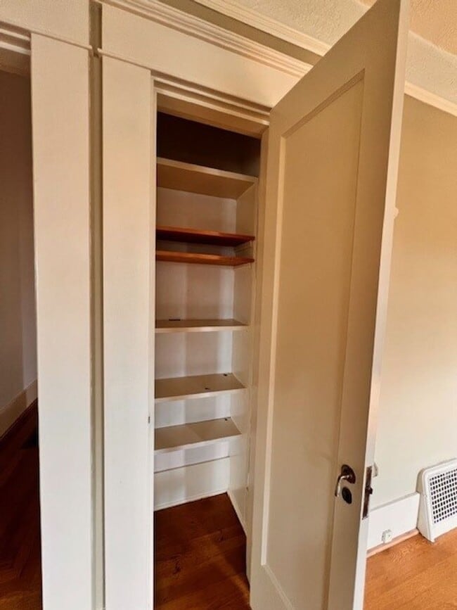 Building Photo - 1416