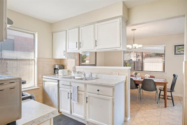 Building Photo - 12002 Swan Dr