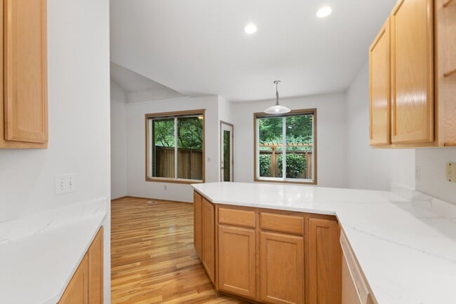 Building Photo - Spacious Townhome with Fenced In Back Yard