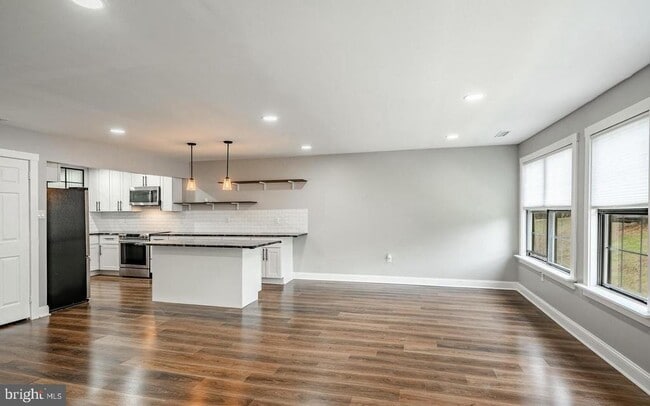 Building Photo - 239 Smallwood Ct