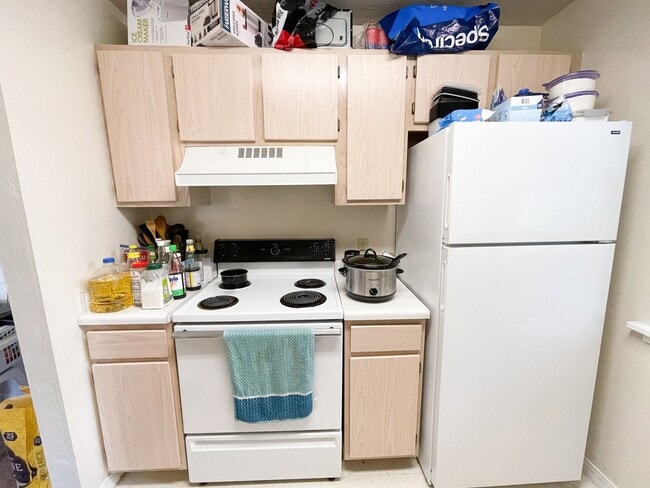 Building Photo - Campus Edge #913