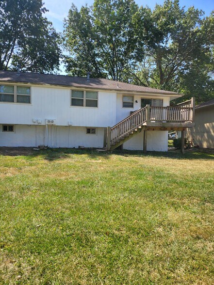 Building Photo - 1210 SE 3rd Ter