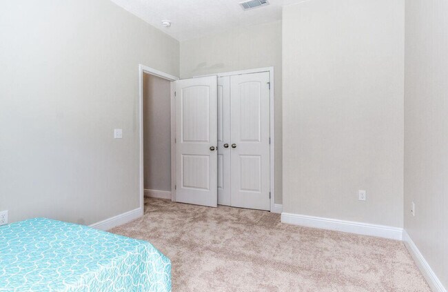 Building Photo - 32 Sonata St