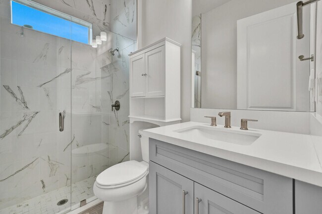 Building Photo - 138 Palma St