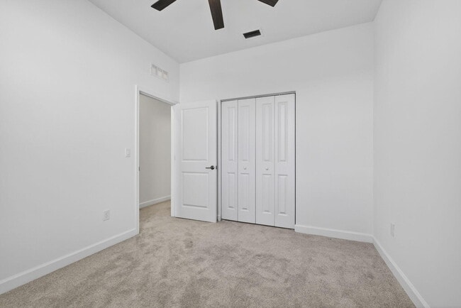 Building Photo - 846 SE grovebush Ln