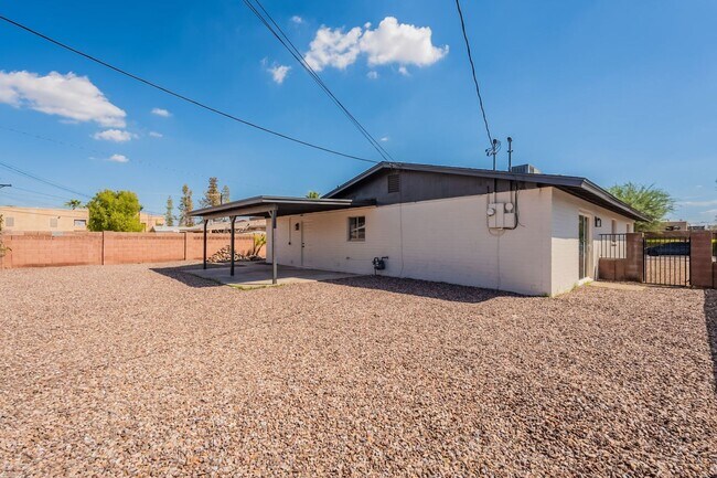 Building Photo - Fully upgraded home with garage!