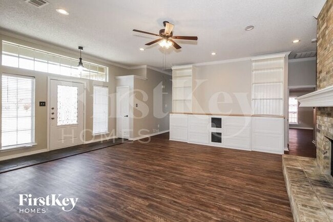 Building Photo - 2804 Pinnacle Dr