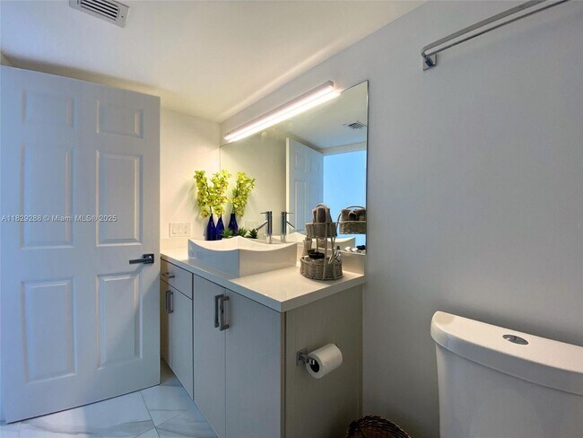 Building Photo - 3530 Mystic Pointe Dr