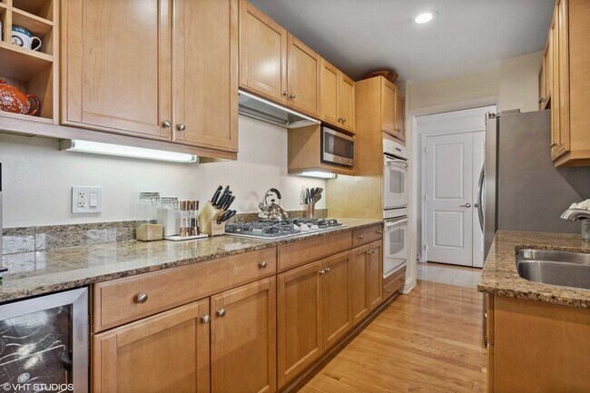 Building Photo - 55 E Erie St