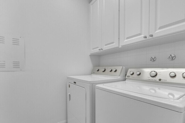 Building Photo - 199 Barbados Dr