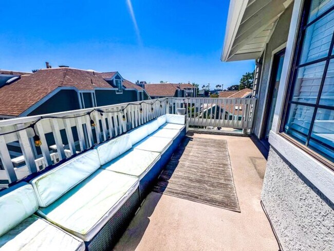 Building Photo - Welcome to Coastal Living at Its Finest!