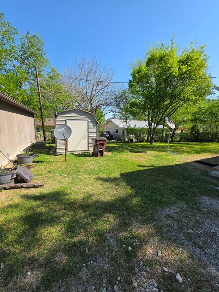 Shared storage - 502 Big Rock St