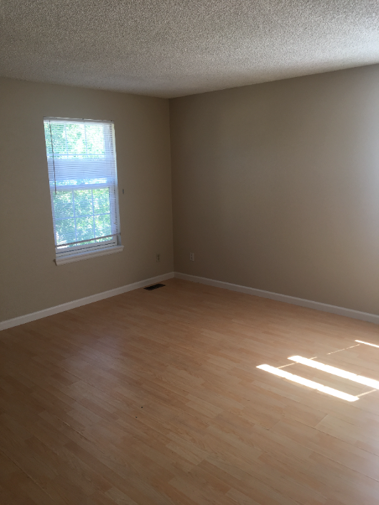 Building Photo - 2 Bedroom/2.5 Bath Townhome in Mill Run wi...