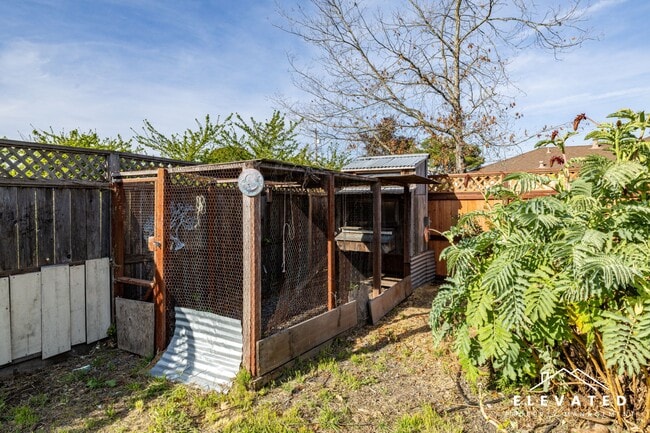 Building Photo - 45 Payran St