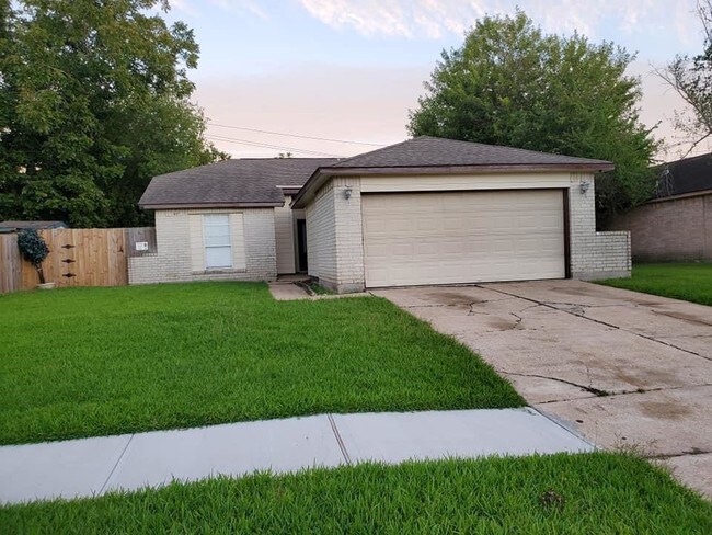 Primary Photo - 10023 Towne Mist Dr