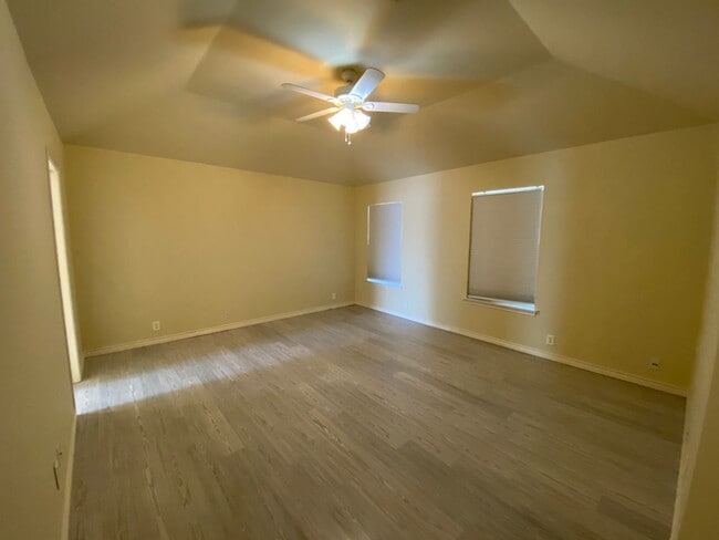 Building Photo - Conveniently Located to Randolph AFB, 4/2.5 ~ Large Backyard ~ Storage Shed ~ Move In Ready!