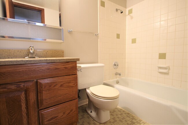 Building Photo - ALANSCO 1016 N 47 Ave