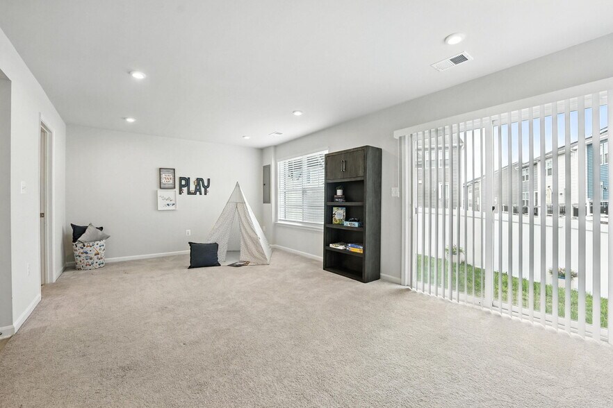Building Photo - 18286 Summit Pointe Dr