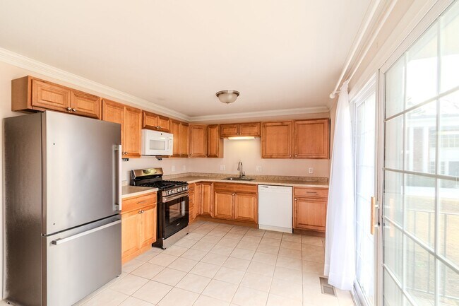 Building Photo - Move-In Ready Fox Hills Condo with In-Unit Laundry & Assigned Carport