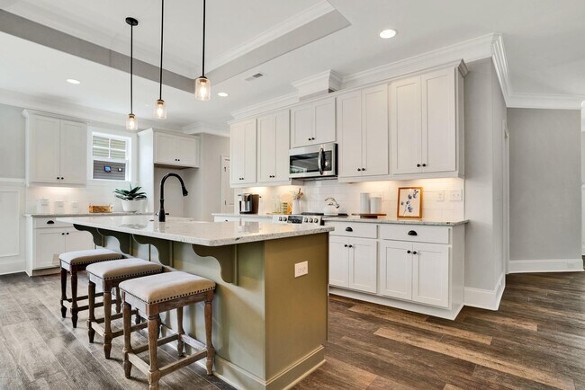 Building Photo - Summerhouse on Everett Bay Home Available!